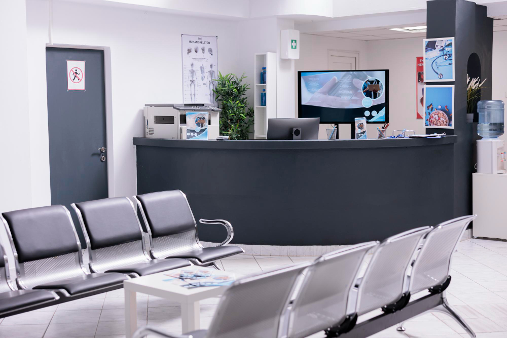 Salle d’attente moderne d’une clinique médicale esthétique